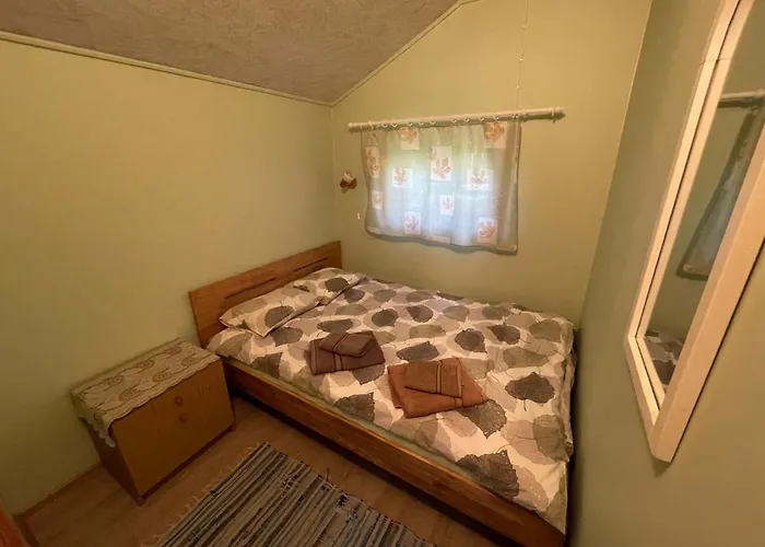 Metskonna Forest House بيت خشبي